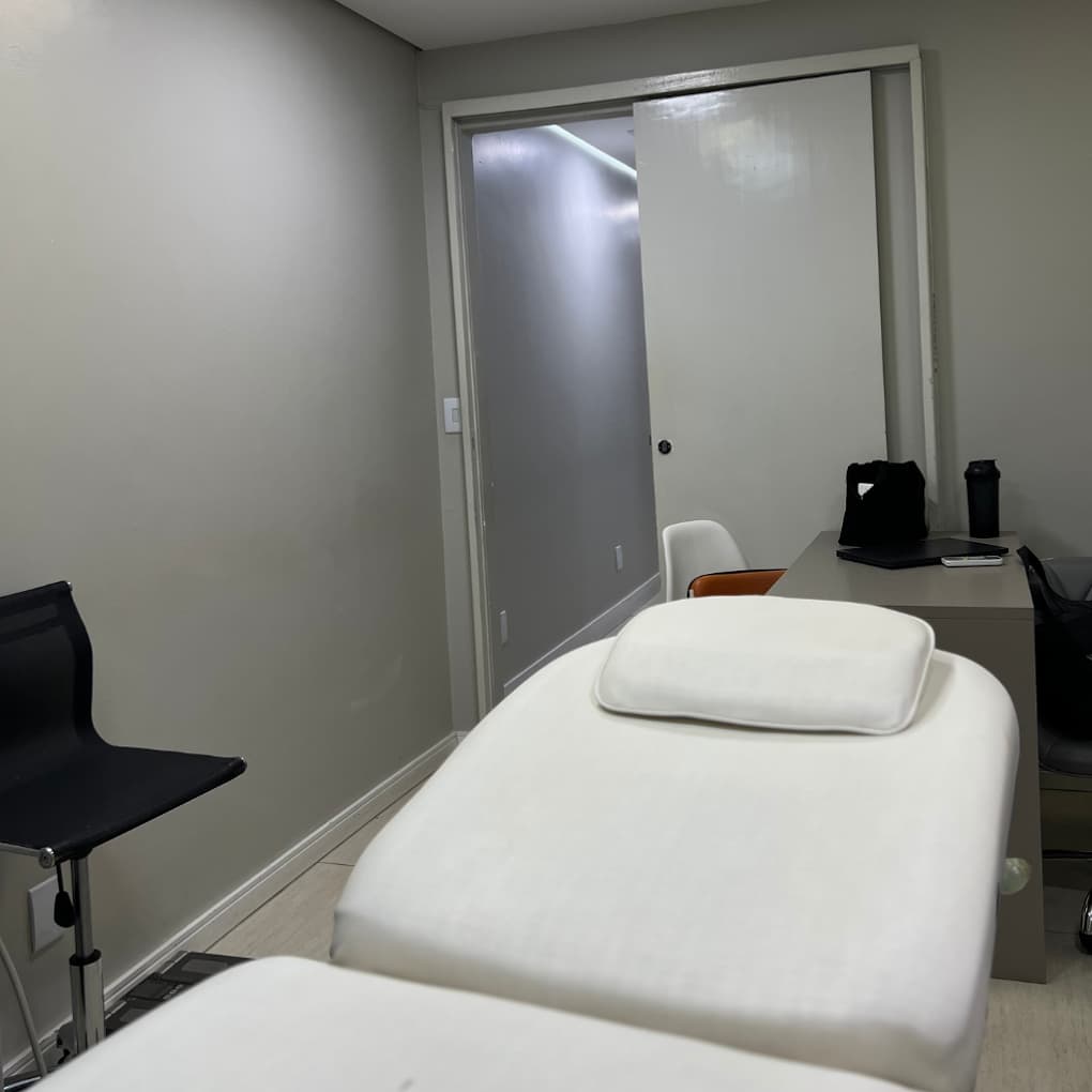 Hall da clínica com estrutura moderna